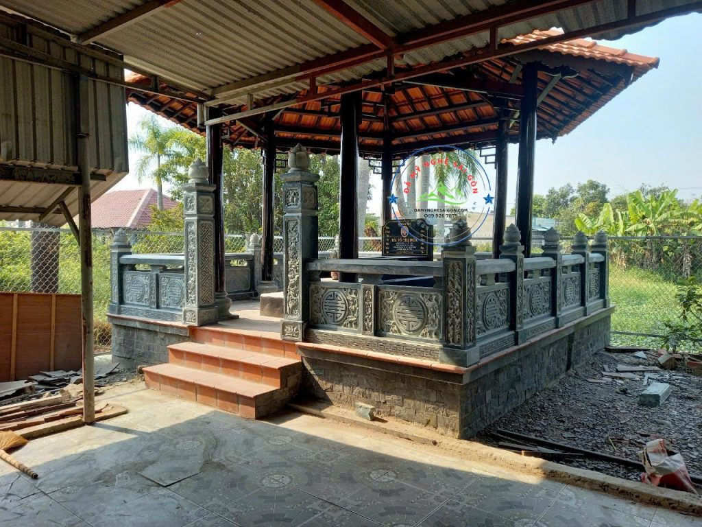 nhà mồ đá