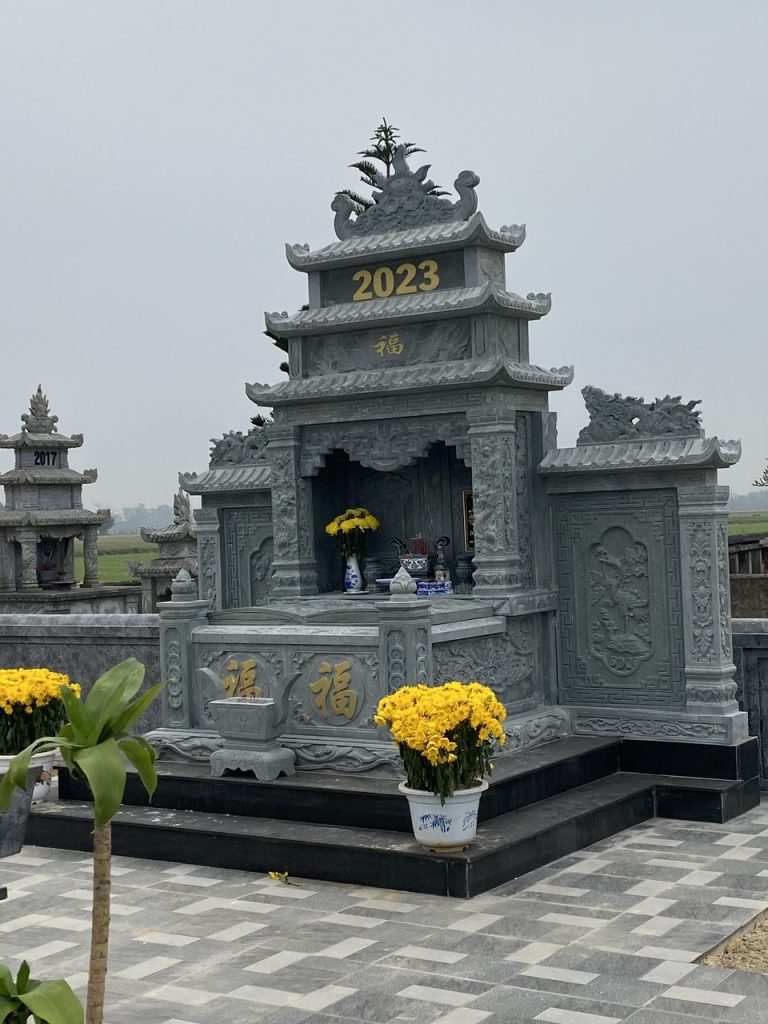mộ đá 3 mái