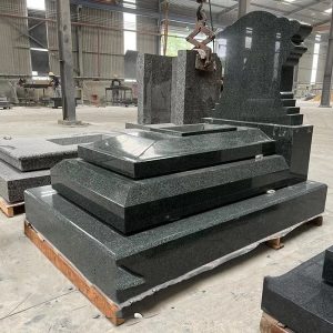 Trong phong tục tâm linh của người Việt, việc xây mộ cho người mới mất trong 49 ngày là một vấn đề nhạy cảm, được rất nhiều gia đình quan tâm và cân nhắc