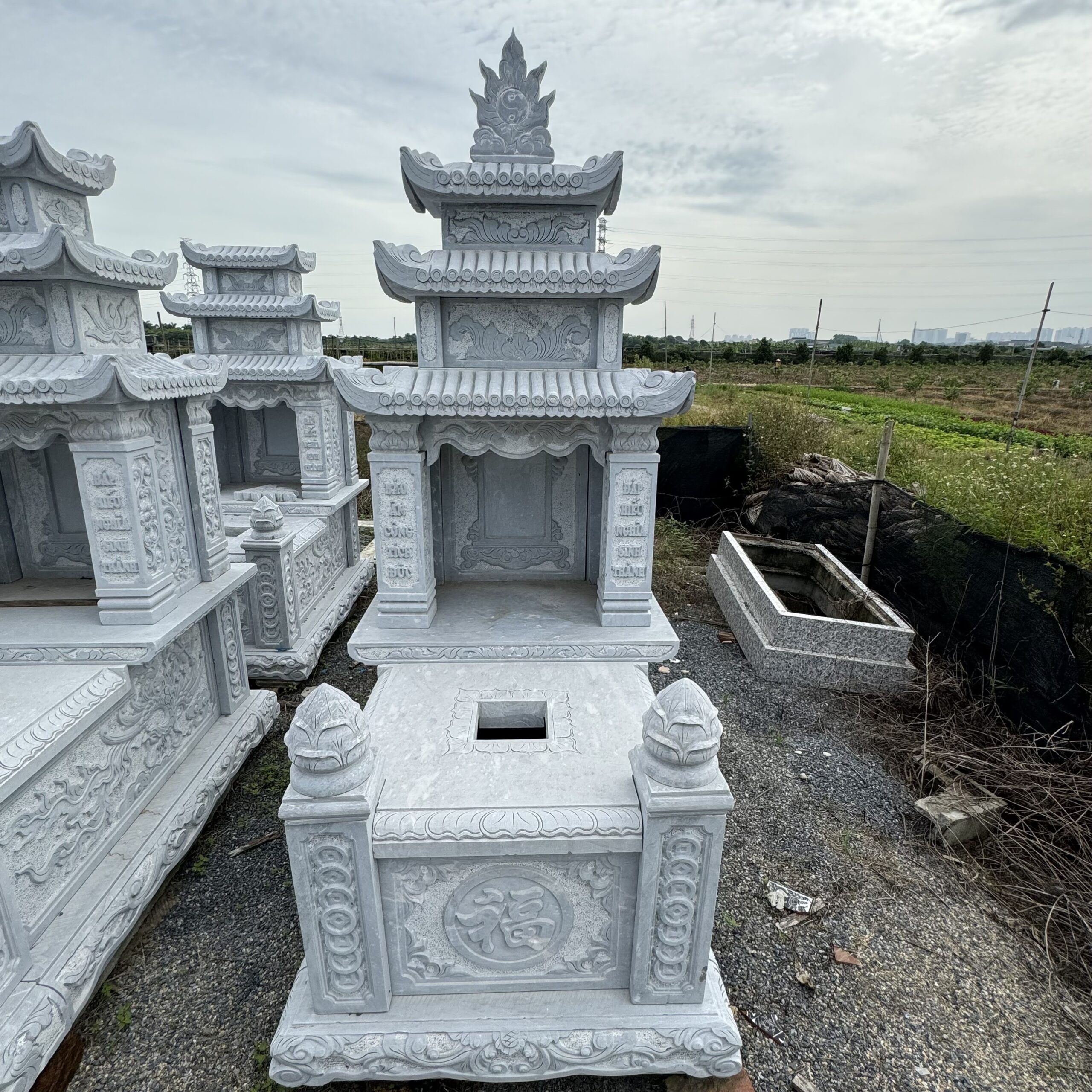 mộ đá 3 mái