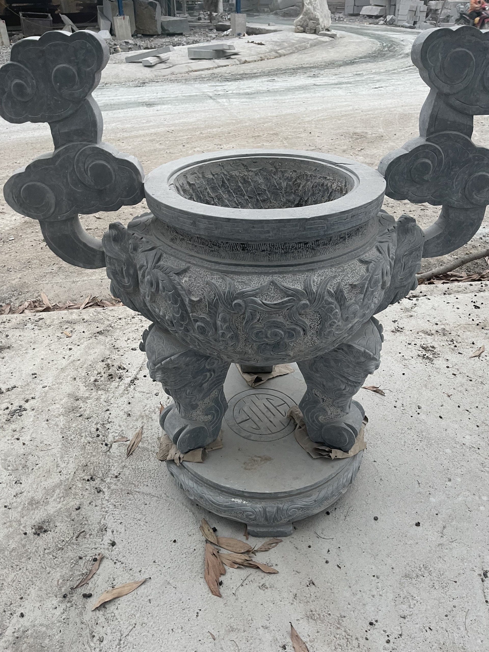 Lư hương đá – Vẻ đẹp tâm linh từ đá mỹ nghệ truyền thống