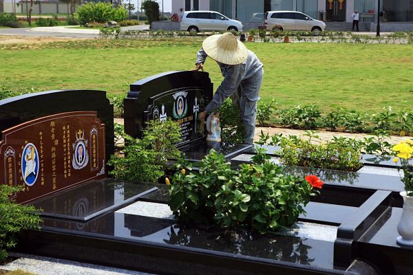 Vệ Sinh Lăng Mộ Đá – Hướng Dẫn Chi Tiết & Lưu Ý Quan Trọng | Đá Mỹ Nghệ Cao Cấp