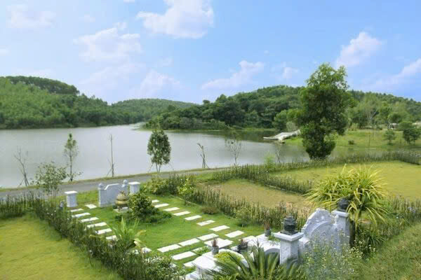 Di Dời Mộ Phần Sang Vị Trí Khác – Những Điều Cần Biết và Giải Pháp Từ Đá Mỹ Nghệ
