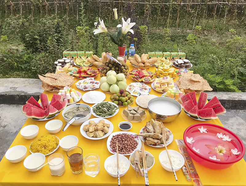 Theo Phật giáo, tháng 7 âm lịch là mùa Vu Lan báo hiếu, đồng thời cũng là tháng xá tội vong nhân. Từ mùng 2 đến rằm tháng 7, các vong hồn lang thang không người thờ cúng sẽ được “thả về dương gian”