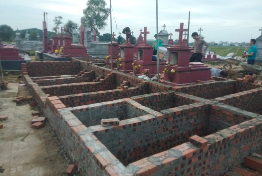 Thường người ta chọn tháng 10 âm lịch – khi thời tiết khô ráo, kết thúc mùa mưa và âm khí nhẹ hơn