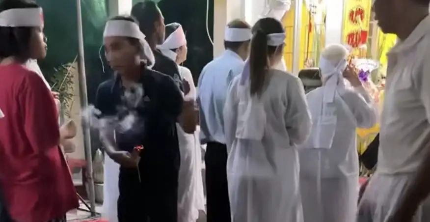 Trong văn hóa tâm linh của người Việt, 49 ngày sau khi người thân qua đời là một giai đoạn cực kỳ quan trọng. Đây là thời gian linh hồn người mất còn lưu lại dương gian, đang trên hành trình siêu thoát
