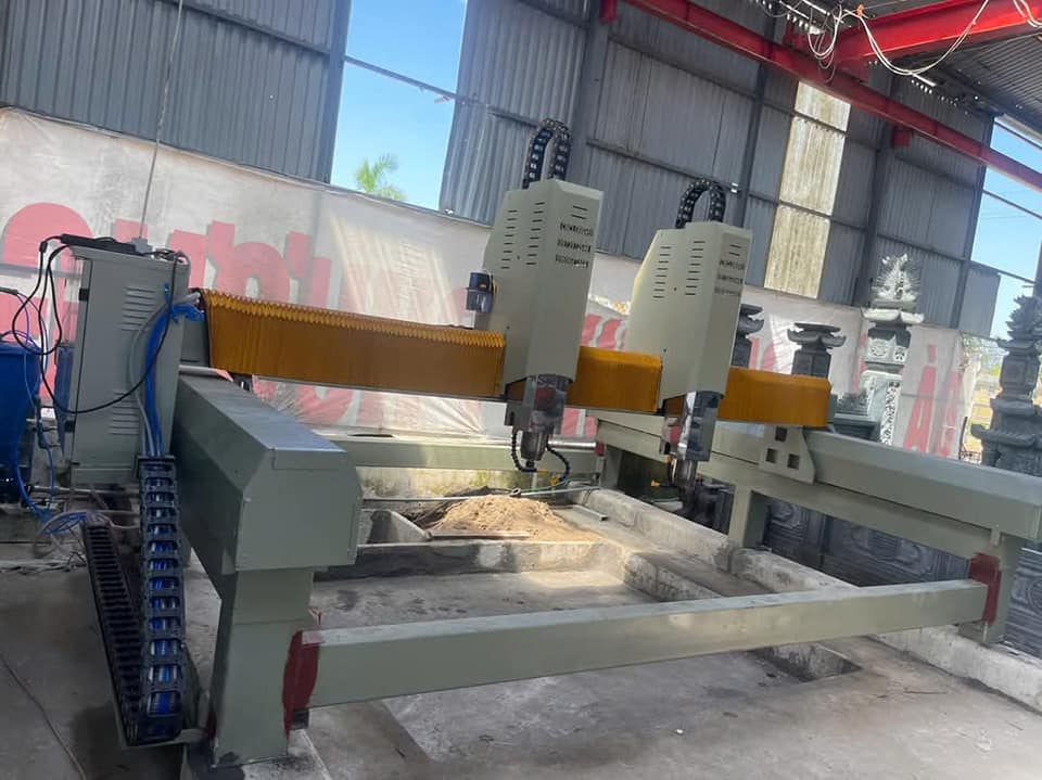 Máy móc vượt trội về tốc độ. Một sản phẩm mà người thợ thủ công cần hàng tuần, thậm chí hàng tháng để hoàn thiện, thì máy có thể hoàn tất chỉ trong vài giờ