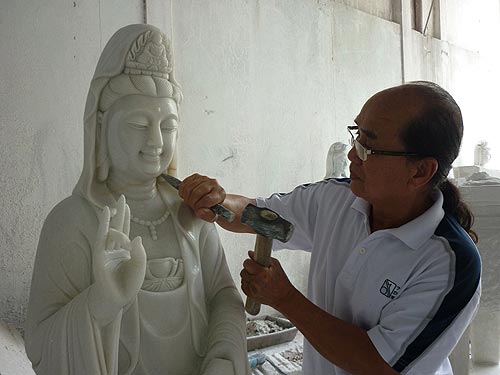 Đây là giai đoạn quan trọng nhất, quyết định đẳng cấp của sản phẩm đá mỹ nghệ cao cấp