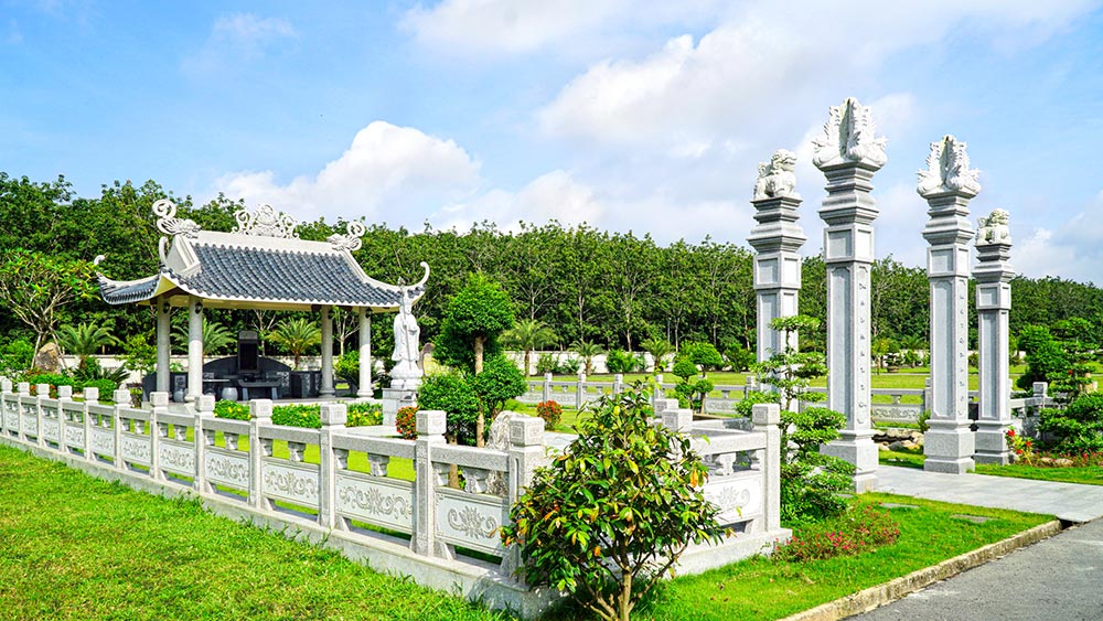 Khu lăng đá gia tộc là biểu tượng thiêng liêng gắn liền với truyền thống “uống nước nhớ nguồn” của người Việt