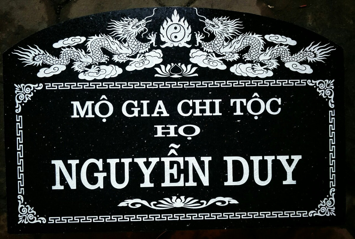 Tên gọi của lăng mộ đá là “linh hồn” của công trình. Nó thể hiện lòng biết ơn của con cháu với tổ tiên, đồng thời khẳng định sự trường tồn của dòng họ