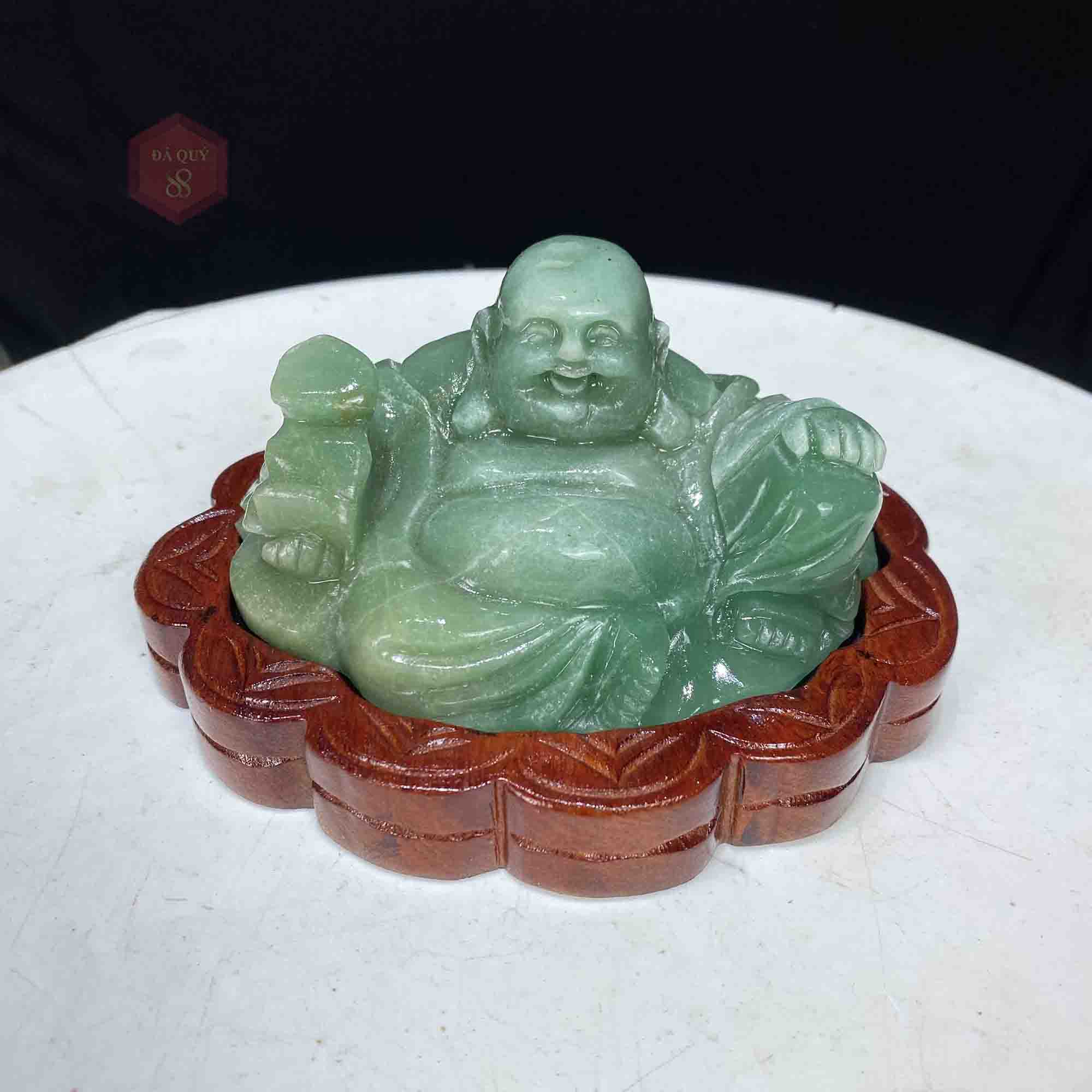 Nếu có điều kiện, bài trí thêm vật phẩm đá mỹ nghệ phong thủy như tượng Di Lặc, Tỳ Hưu, hoặc đá thạch anh giúp hóa giải âm khí và tăng cường dương khí cho không gian sống