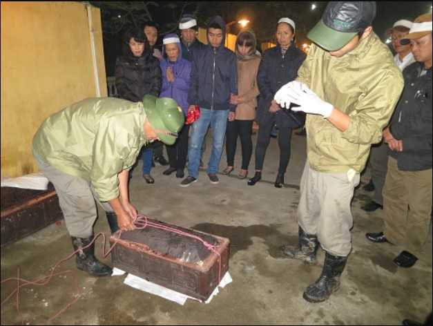 Trong văn hóa tâm linh của người Việt, bốc mộ (cải táng) là một nghi lễ vô cùng quan trọng, thể hiện lòng hiếu kính với tổ tiên và mong muốn đem lại phúc đức, bình an cho con cháu đời sau