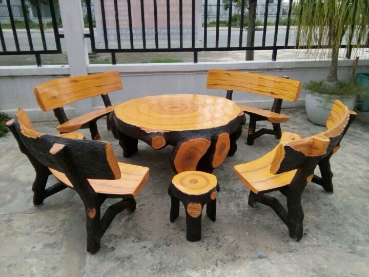 Ngày nay, bàn ghế đá mỹ nghệ được ứng dụng rộng rãi ở nhiều nơi: từ sân vườn, khuôn viên biệt thự, nhà thờ họ, đình chùa, cho đến công viên hay khu nghỉ dưỡng