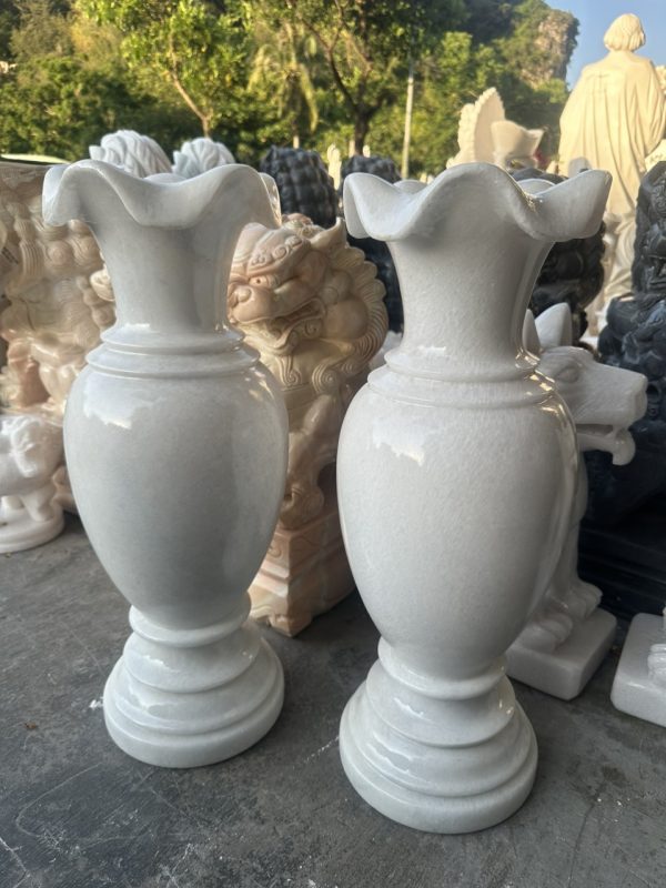 Với giá trị phong thủy, thẩm mỹ và độ bền vượt thời gian, lọ lục bình đá là lựa chọn lý tưởng cho các công trình như nhà ở, biệt thự, khu resort, chùa chiền, phủ điện, hay văn phòng doanh nghiệp