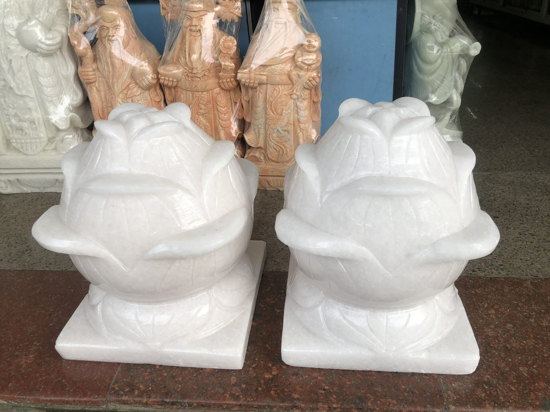 Qua bao thế kỷ, biểu tượng bông sen trong đá mỹ nghệ vẫn giữ nguyên giá trị và sức sống mãnh liệt. Nó không chỉ phản ánh tay nghề tinh xảo của người thợ Việt, mà còn thể hiện tâm hồn hướng thiện và triết lý sống nhân văn của dân tộc