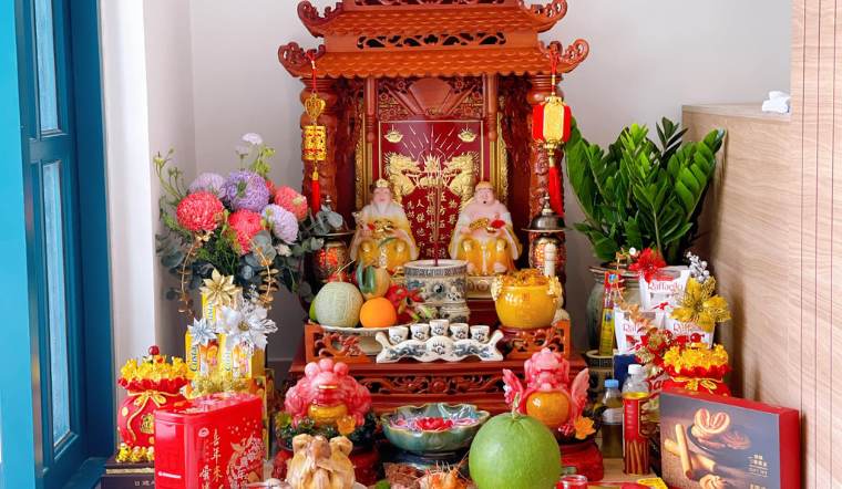 Văn khấn Thần Tài – Thổ Địa hàng ngày không chỉ là nghi thức tín ngưỡng mà còn là sợi dây kết nối giữa con người và năng lượng vũ trụ