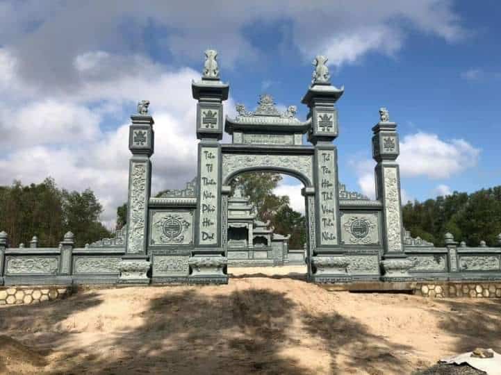 Sự phát triển của ngành đá mỹ nghệ đã góp phần quan trọng trong việc phục dựng và bảo tồn những công trình văn hóa như cổng đá nhà thờ họ. Mỗi sản phẩm là sự kết tinh của tâm huyết, kỹ năng và niềm tự hào dân tộc