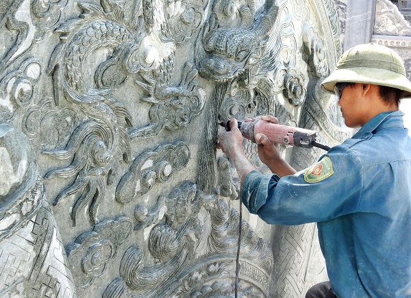 Trong các làng nghề truyền thống Việt Nam, nghề điêu khắc đá mỹ nghệ là một trong những nghề tiêu biểu thể hiện rõ nét sự khéo léo, tinh tế và tâm hồn nghệ nhân