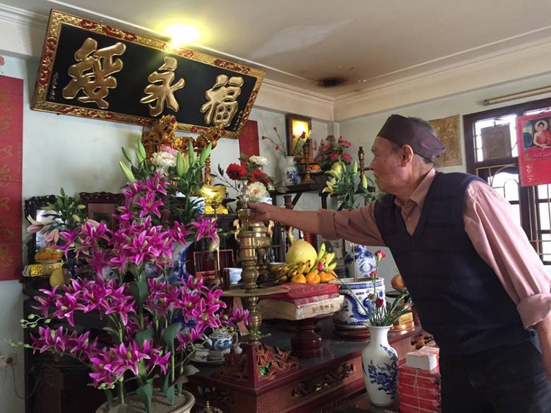 Văn khấn xin dọn bàn thờ cuối năm không chỉ là nghi lễ xin phép chư vị thần linh và tổ tiên mà còn là cách con cháu thể hiện lòng hiếu kính, biết ơn
