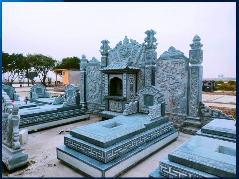 Điểm đặc sắc của lăng mộ đá truyền thống Việt nằm ở nghệ thuật điêu khắc tinh tế. Mỗi hoa văn, đường nét đều mang một tầng ý nghĩa riêng