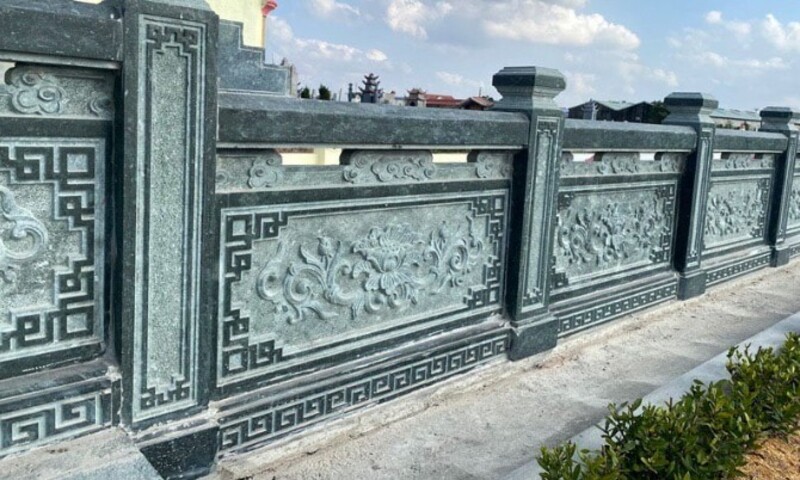 Tường rào đá chạm khắc tinh xảo không chỉ là sản phẩm kiến trúc mà còn là kết tinh của trí tuệ và bàn tay nghệ nhân đá mỹ nghệ Việt Nam