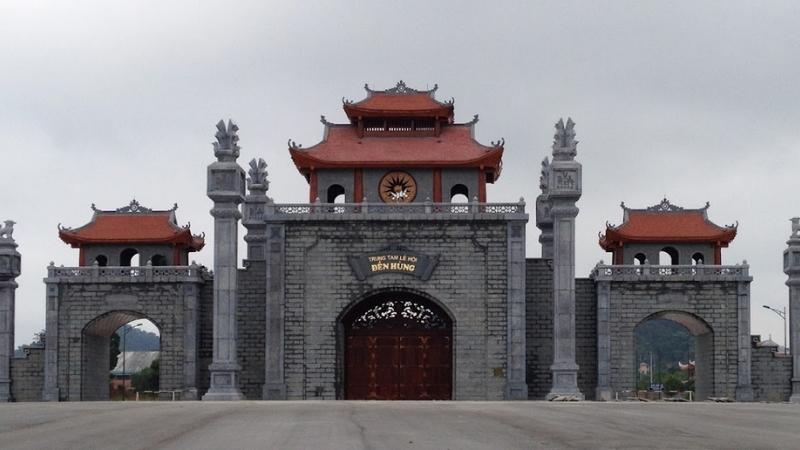 Đá tự nhiên vốn là vật liệu gắn liền với nhiều công trình tâm linh từ xa xưa như đền Hùng, chùa Một Cột, hay các ngôi chùa cổ ở Ninh Bình, Huế, Bắc Ninh