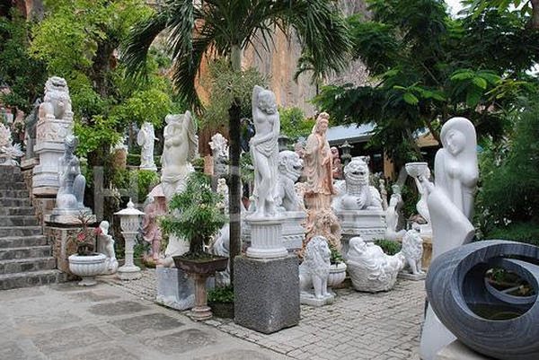 Với vẻ đẹp trường tồn, độ bền vượt thời gian và khả năng ứng dụng linh hoạt, đá mỹ nghệ tự nhiên là vật liệu lý tưởng để kiến tạo cảnh quan ấn tượng, sang trọng và đầy cảm xúc