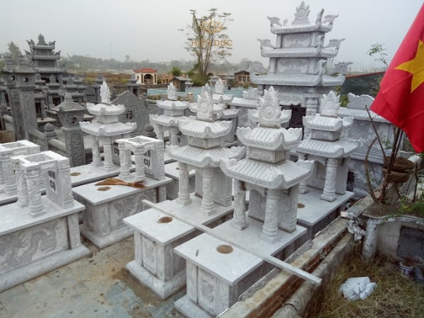Giữa nhịp sống hiện đại, khi nhiều giá trị xưa đang dần phai nhạt, thì những làng nghề điêu khắc đá vẫn vững vàng tồn tại như biểu tượng của sự bền bỉ, lòng yêu nghề và niềm tự hào dân tộc – đúng như ý nghĩa của câu nói: “Đá có thể mòn, nhưng hồn nghề vẫn còn mãi với thời gian.”