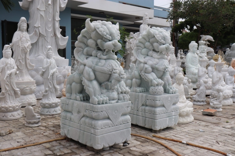 Ly hay còn gọi là Kỳ Lân, là linh thú mang nét hiền hòa, biểu trưng cho đức độ, thịnh vượng và tài lộc