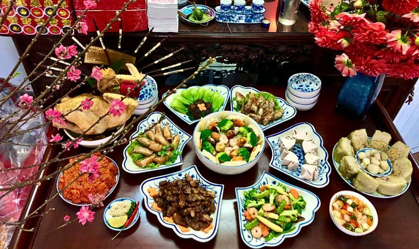 Văn khấn Tất Niên chiều 30 Tết là nghi lễ quan trọng giúp mỗi gia đình Việt bày tỏ lòng biết ơn và cầu mong một năm mới an lành