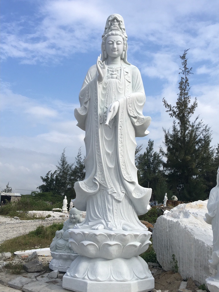 Trong không gian tâm linh của người Việt, hình ảnh Phật Quan Âm luôn gắn liền với lòng từ bi, sự cứu khổ cứu nạn và năng lượng bình an