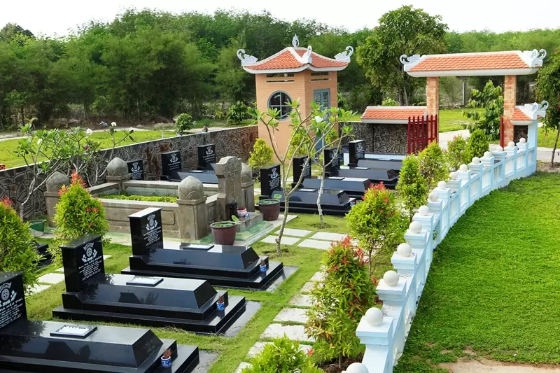Trong lĩnh vực đá mỹ nghệ tâm linh, mỗi công trình như lăng mộ đá, tháp Phật, tượng Quan Âm, linh vật đá… không chỉ mang giá trị nghệ thuật mà còn chứa đựng giá trị tâm linh sâu sắc
