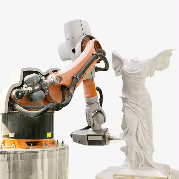 CNC là viết tắt của Computer Numerical Control – điều khiển số bằng máy tính. Đây là công nghệ sử dụng phần mềm để lập trình và điều khiển các loại máy móc tự động