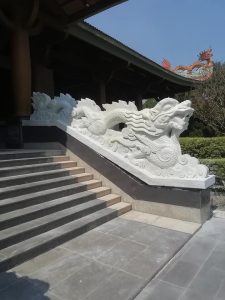 Tượng Rồng đá trong kiến trúc tâm linh Việt Nam