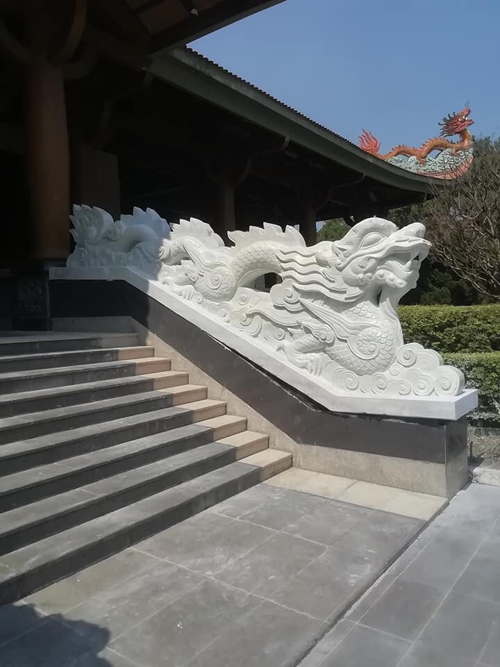 Tượng Rồng đá trong kiến trúc tâm linh Việt Nam