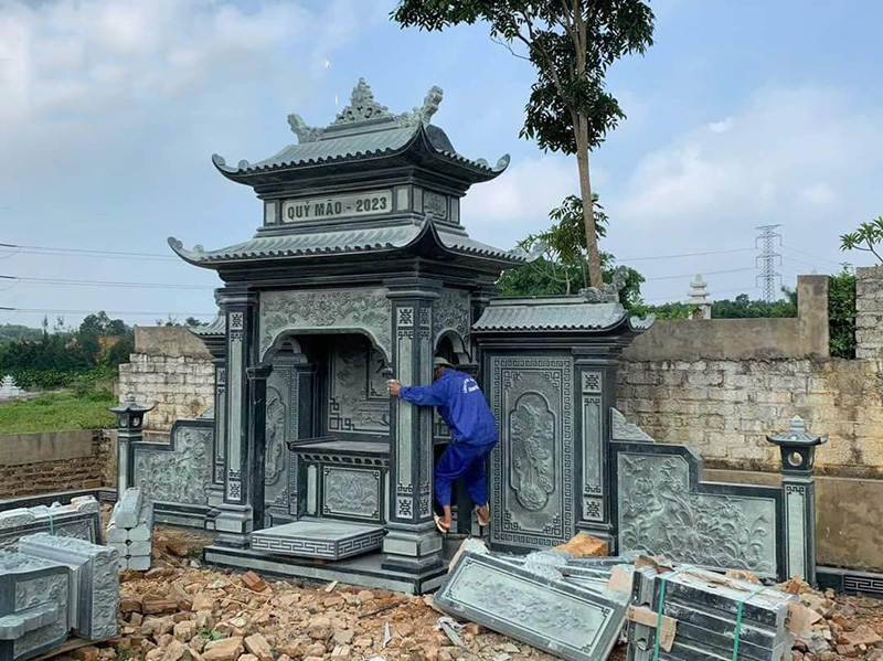 Theo các bậc cao niên trong vùng, nghề làm đá ở Vĩnh Lộc có từ hàng trăm năm trước, gắn liền với thời kỳ xây dựng Thành Nhà Hồ vào đầu thế kỷ XIV