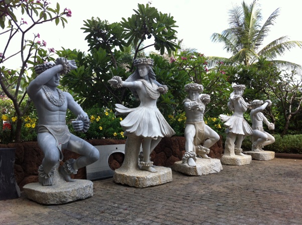 Mỗi khu nghỉ dưỡng đều theo đuổi một phong cách thiết kế riêng, và tượng đá mỹ nghệ chính là chi tiết hoàn hảo để làm nổi bật phong cách ấy