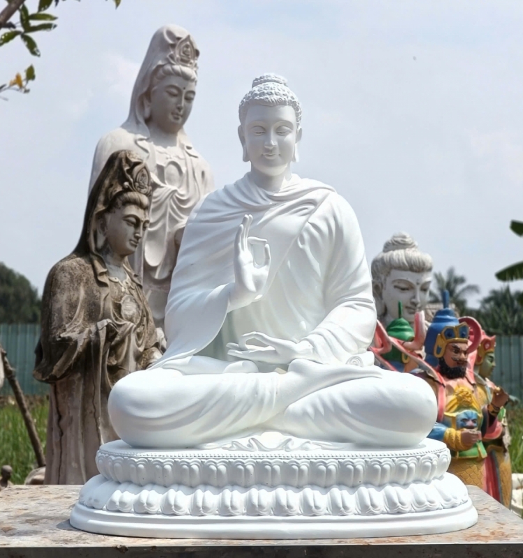 Trên khắp đất nước, từ chùa Bái Đính (Ninh Bình), chùa Linh Ứng (Đà Nẵng) đến chùa Yên Tử (Quảng Ninh), đều có sự hiện diện của những pho tượng Phật bằng đá đồ sộ và trang nghiêm