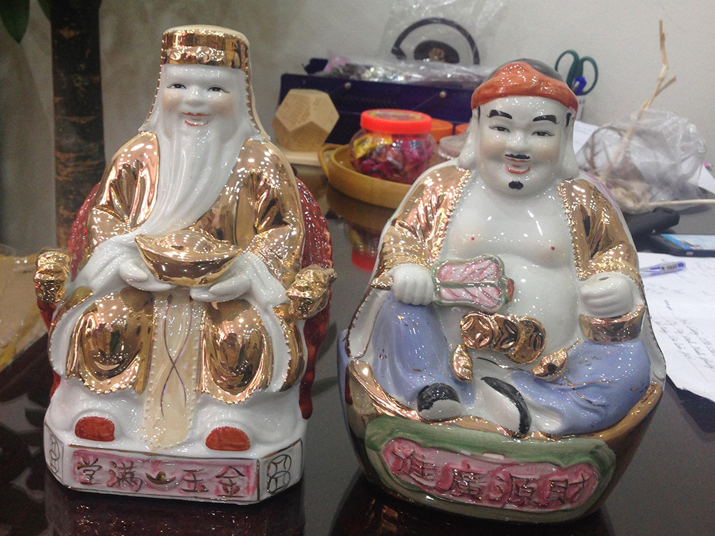 Trong tín ngưỡng dân gian Việt Nam, Thần Tài và Thổ Địa là hai vị thần gắn liền với cuộc sống làm ăn, buôn bán và gìn giữ đất đai, tài lộc