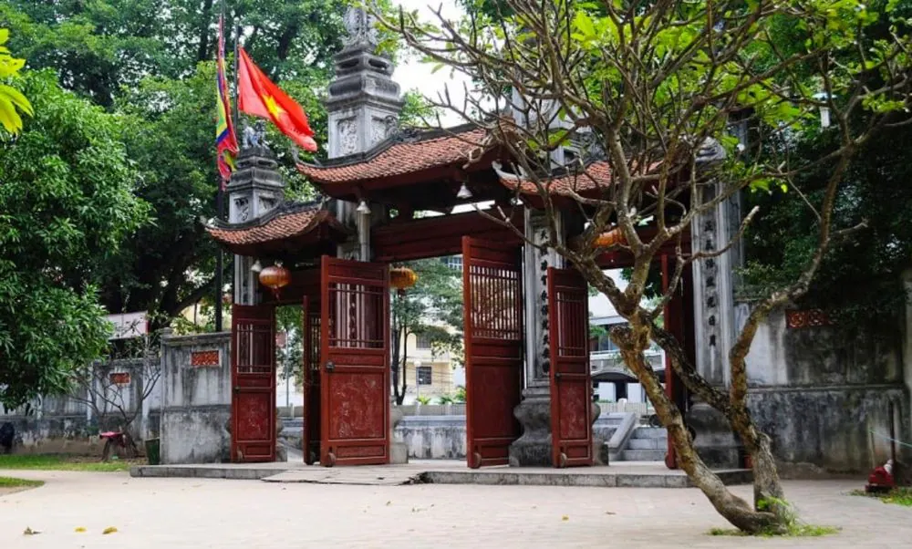 Cổng đá chùa không chỉ mang tính biểu tượng mà còn có vai trò quan trọng trong tổng thể kiến trúc chùa