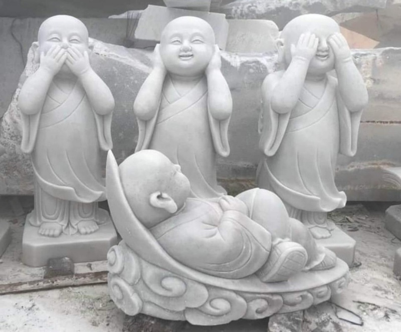 Kết hợp giữa thủ công và máy móc: Máy CNC được dùng ở giai đoạn phác thảo, cắt thô, giúp tiết kiệm thời gian, trong khi các chi tiết tinh xảo, hoa văn và đường nét cuối cùng vẫn do bàn tay nghệ nhân hoàn thiện