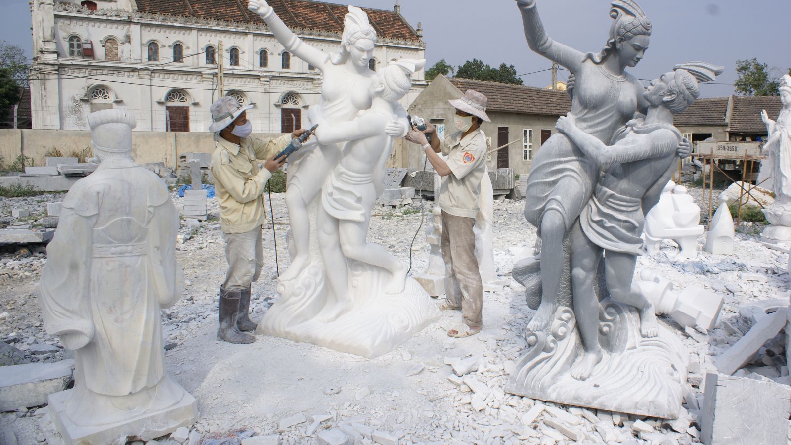 Đá mỹ nghệ không chỉ là nghệ thuật, mà còn là biểu tượng của bản sắc dân tộc. Tại nhiều làng nghề truyền thống như Ninh Vân (Ninh Bình), Non Nước (Đà Nẵng), Thanh Hóa, Nghệ An…