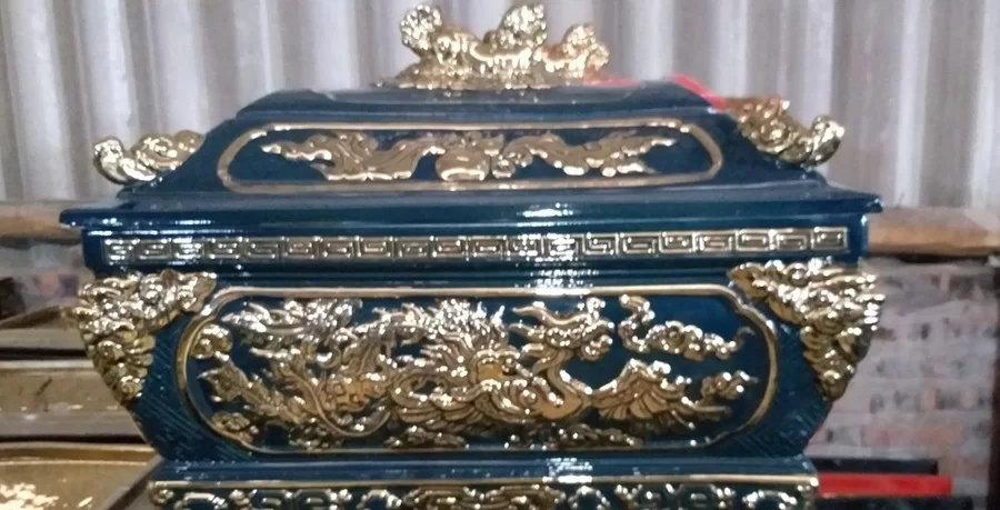 Việc sử dụng tiểu quách đá không chỉ là sự lựa chọn thẩm mỹ mà còn mang ý nghĩa tâm linh sâu sắc, thể hiện lòng kính trọng đối với người đã khuất và mong muốn giữ gìn truyền thống gia tộc