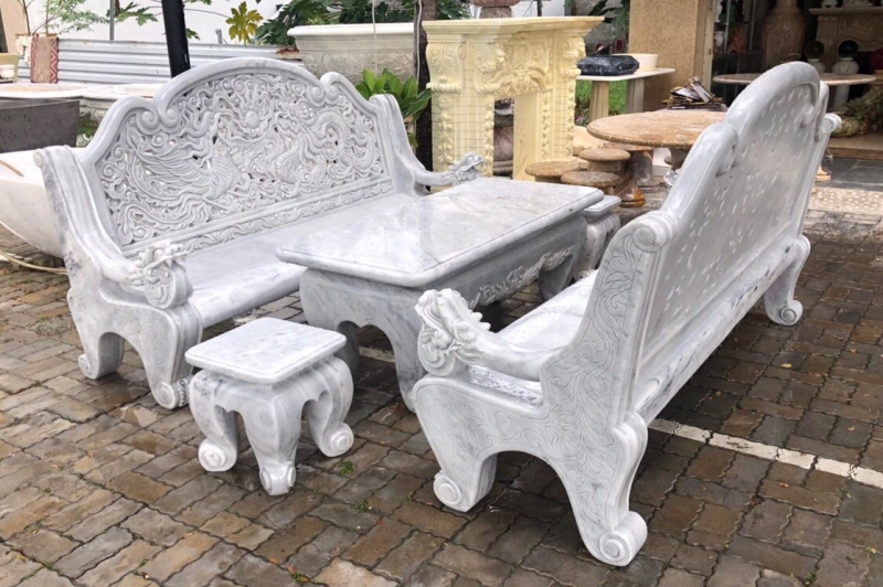 Quen thuộc trong các công trình tâm linh, kiến trúc đá cũng gắn bó mật thiết với đời sống bình dị như: Sân vườn – cảnh quan, Nhà ở – nội ngoại thất, Tiểu cảnh phong thủy