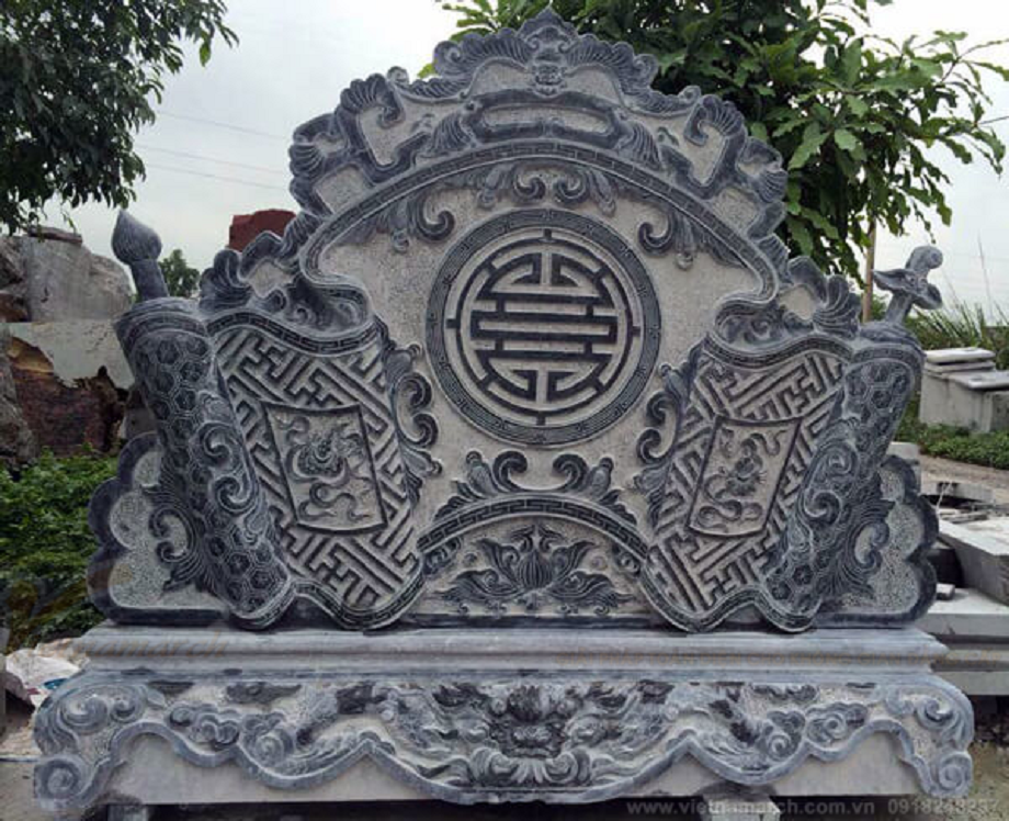 Bình phong đá là một trong những sản phẩm thể hiện rõ nhất tay nghề của nghệ nhân trong lĩnh vực đá mỹ nghệ. Từ việc chọn loại đá phù hợp, tạo dáng cho đến chạm khắc hoa văn, mỗi công đoạn đều đòi hỏi sự tỉ mỉ và kinh nghiệm lâu năm