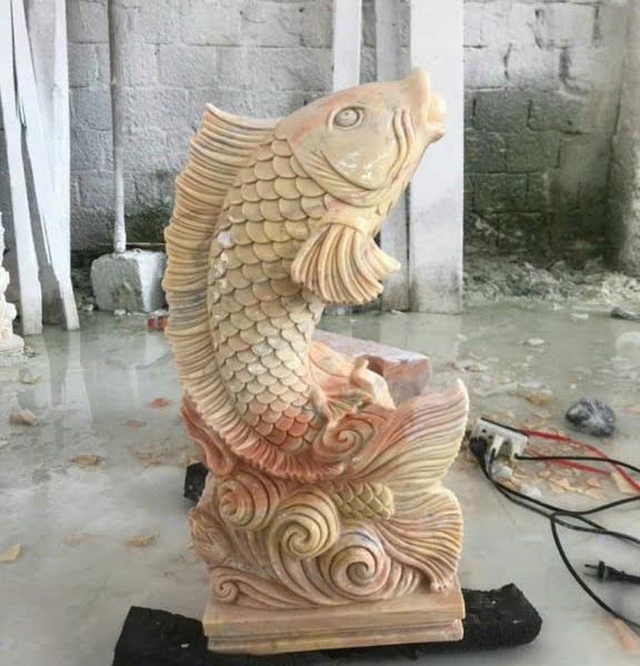 Truyền thuyết kể rằng, mỗi năm vào ngày thi của loài cá, ai vượt được cửa Vũ Môn sẽ hóa thành rồng – loài linh vật cao quý nhất trong tứ linh