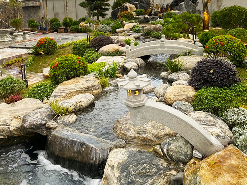 Trong quan niệm Á Đông, cầu không chỉ là công trình giao thông mà còn là biểu tượng của sự kết nối giữa các không gian, các dòng chảy năng lượng