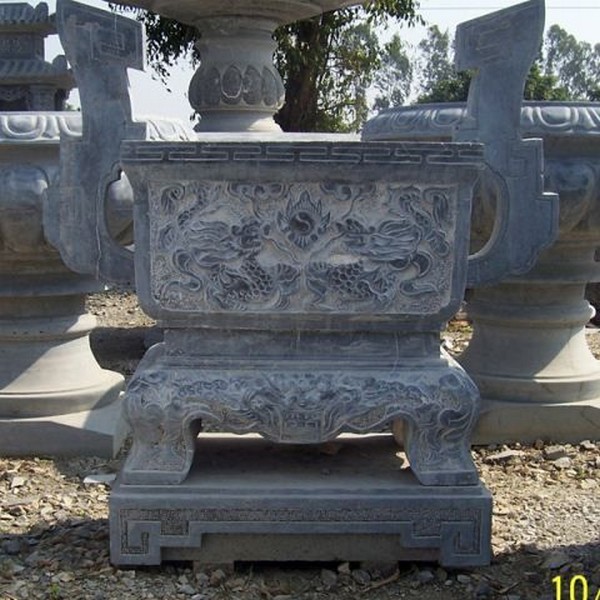 Đỉnh hương đá chạm rồng thường được chế tác từ các loại đá tự nhiên như: đá xanh Thanh Hóa, đá trắng, đá granite hay đá vàng Nghệ An