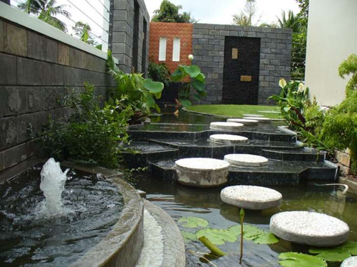 Hồ cá và tiểu cảnh đá không chỉ là hạng mục trang trí, mà còn là cách để mang thiên nhiên đến gần hơn với cuộc sống thường ngày