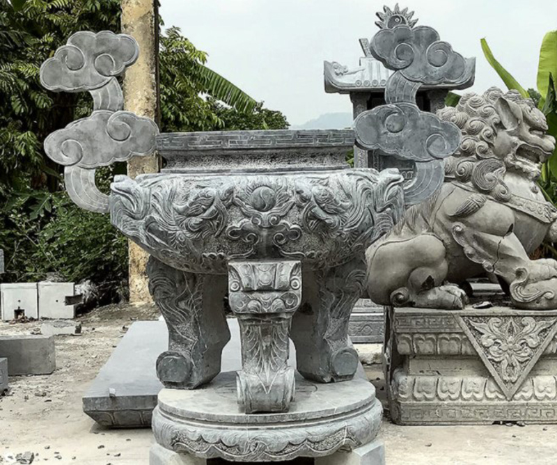 Trong không gian linh thiêng của các ngôi chùa Việt Nam, đỉnh hương đá luôn được xem là một trong những pháp khí quan trọng bậc nhất